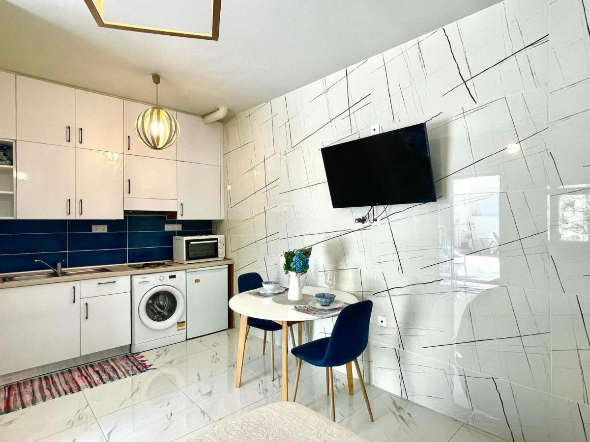 The Sky Yard Eclectic Studios Rhodes City Extérieur photo